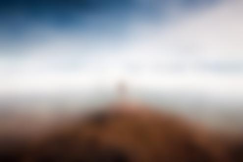 Фото Обнаженная девушка стоит на горе, на фоне заснеженных гор в облаках, by sbarriol