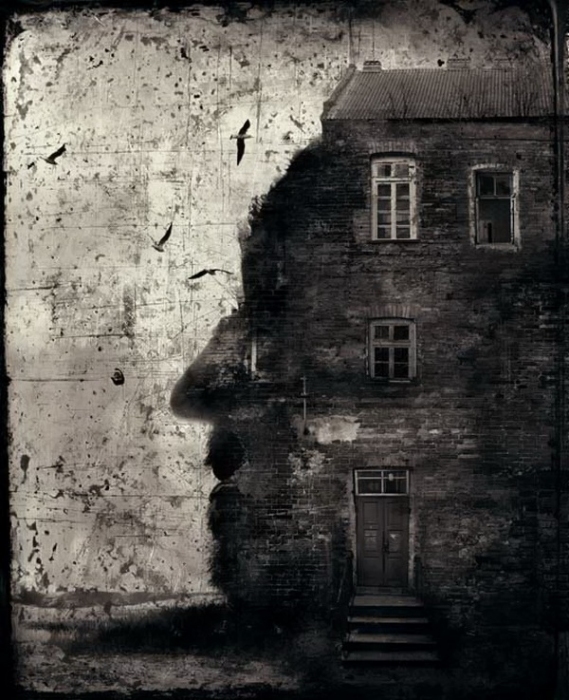 Фото Заброшенный дом, очерченный, как профиль человека, автор Alexsey Usovich