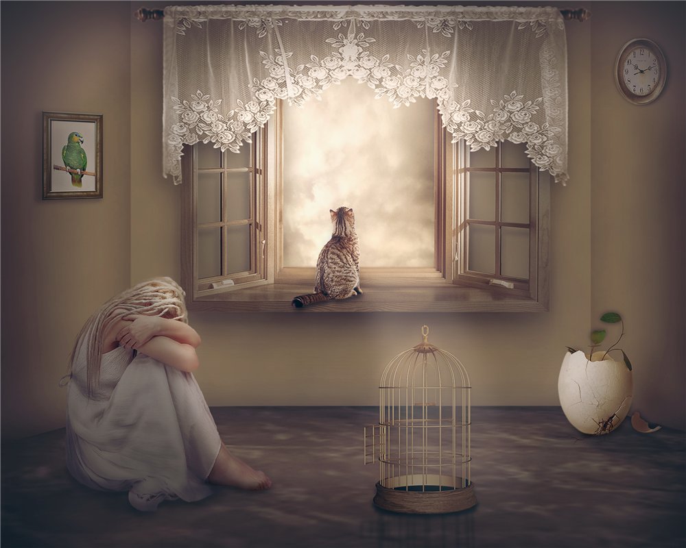 Фото Белокурая девушка, сидящая на полу рядом с пустой клеткой для птиц, грустит о попугае, улетевшим через открытое окно, на подоконнике которого сидит кот, автор Nataliorion