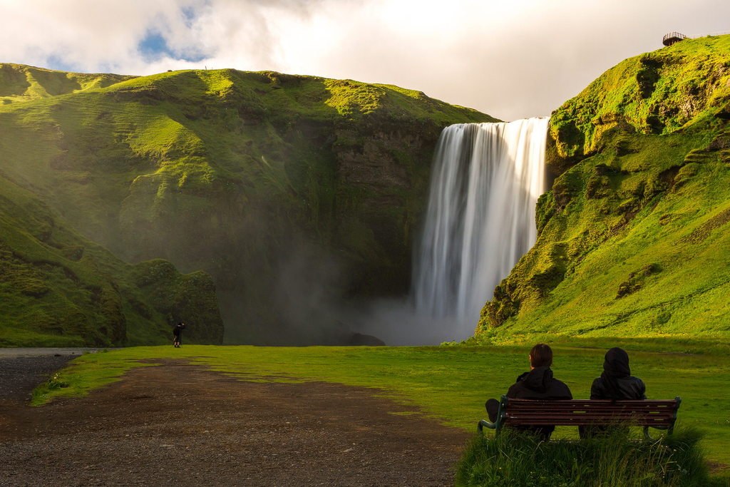 Фото У водопада Скогафосс, Исландия