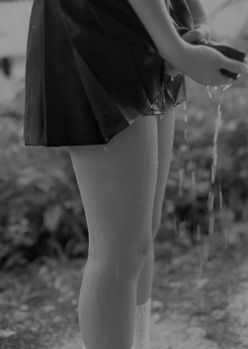 Фото Девушка в мокром платье