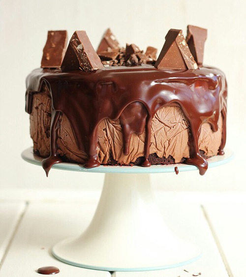 Фото Шоколадный торт на подставке