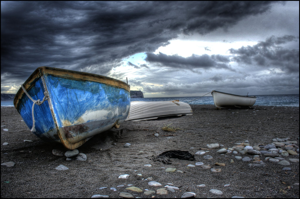 Фото Лодка на берегу моря