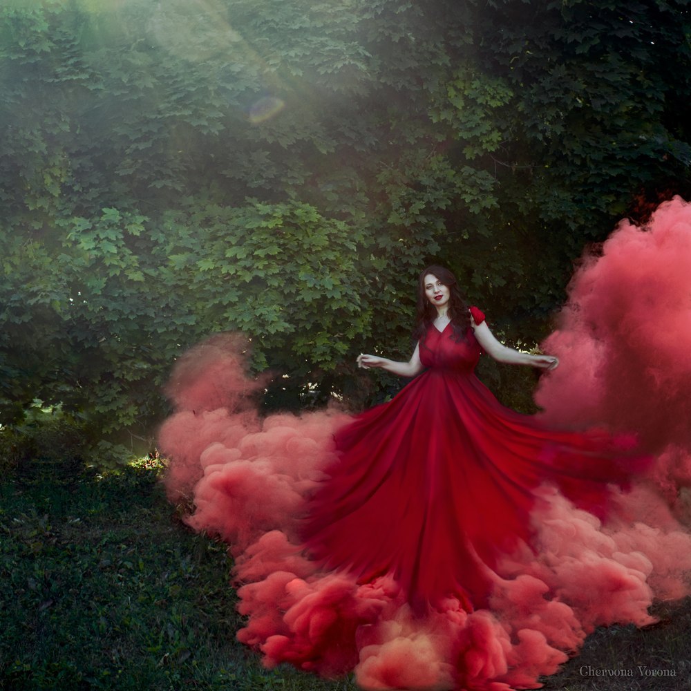 Фото Девушка в красном платье из дыма, фотограф Червона Ворона