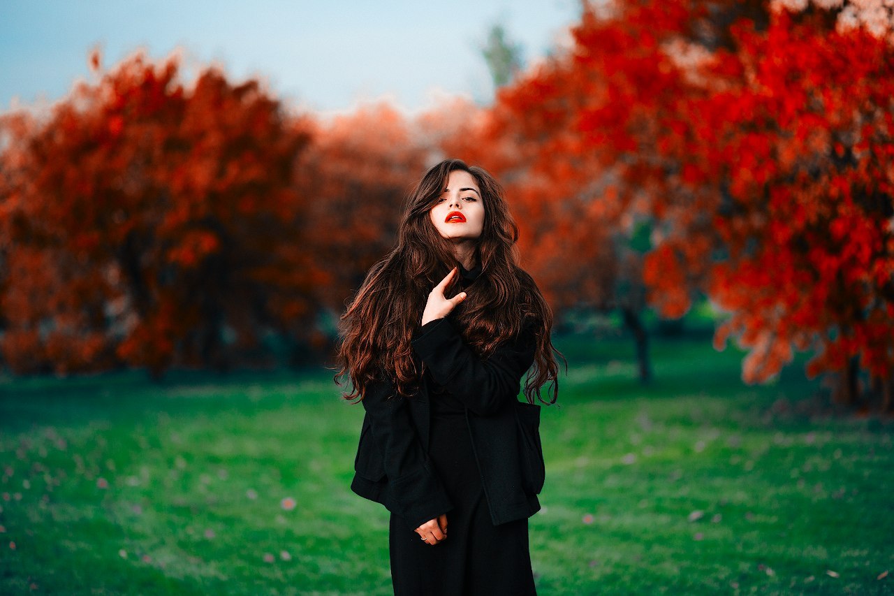 Осенняя фотосессия девушки в пальто