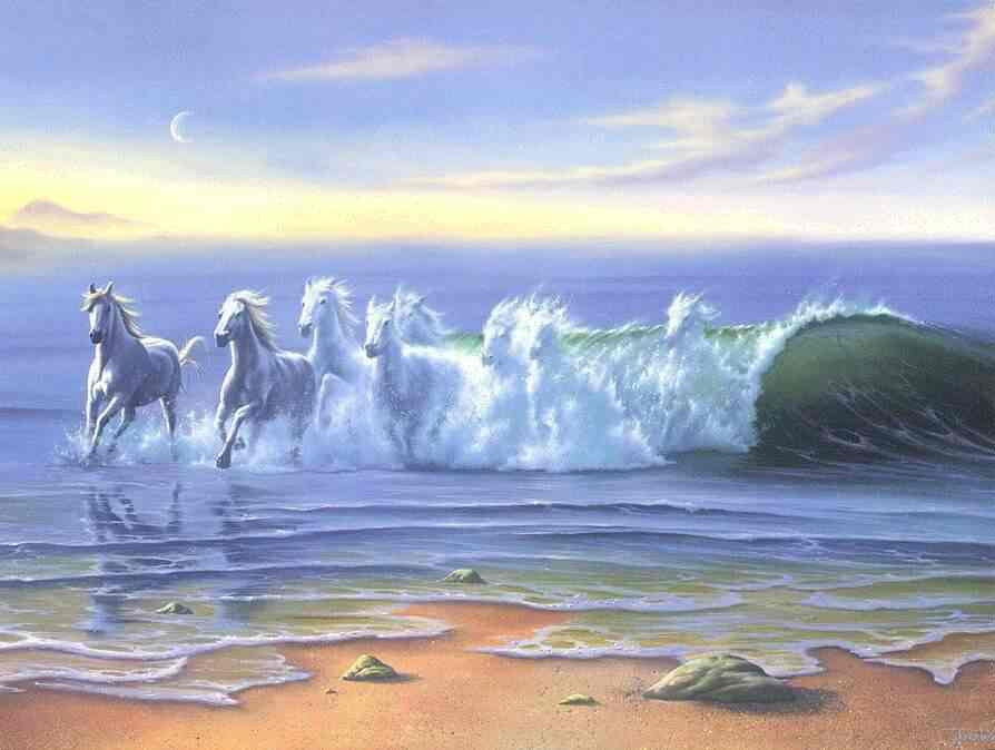 Фото Море, на золотистый песок набегает волна в виде белогривых коней