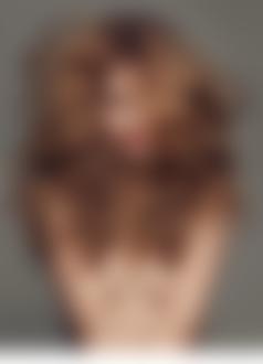 Фото Венгерская топ-модель Барбара Палвин / Barbara Palvin прикрывает обнаженную грудь, by NICO