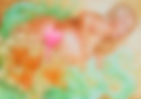 Фото Обнаженная девушка блондинка с лицом изнывающим от неги, розовым сердечком на попке, среди зеленых волн, водорослей и рыбок, художник Вадим Маркевич