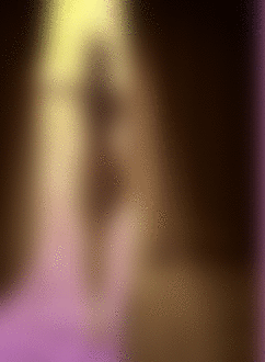 Фото Обнаженная девушка на фоне яркого дождика выходящая из комнаты, Дыхание Души
