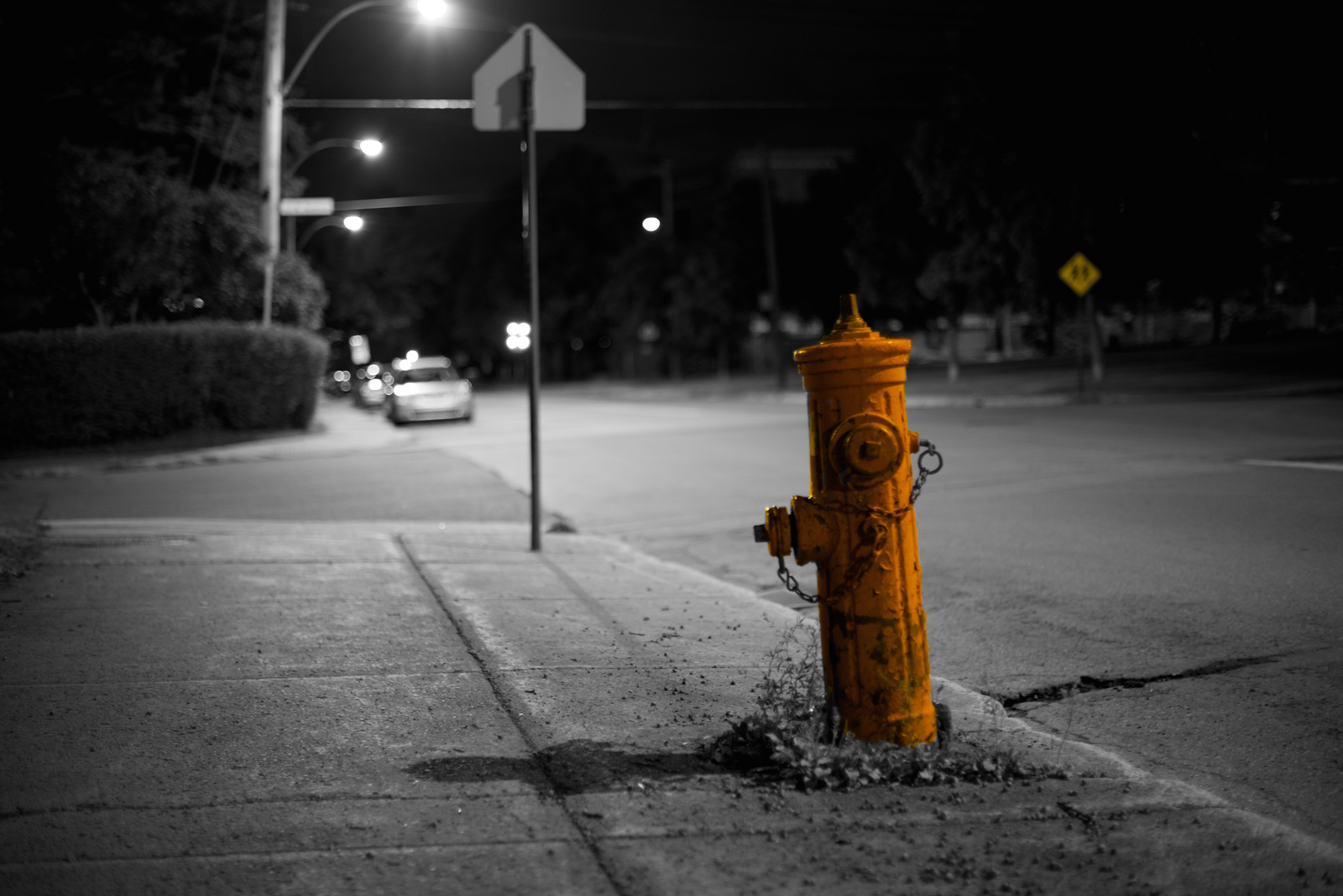 Фото Старый пожарный гидрант на улице города