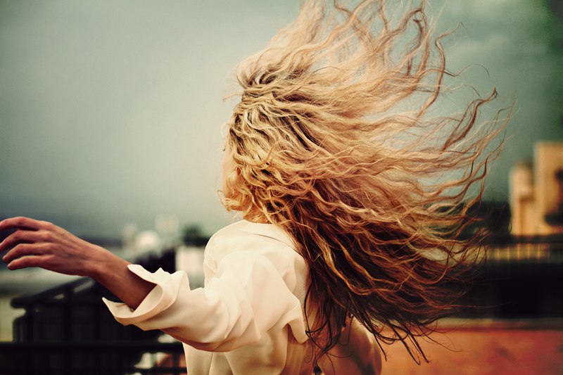 Как сделать прическу ветер в волосах