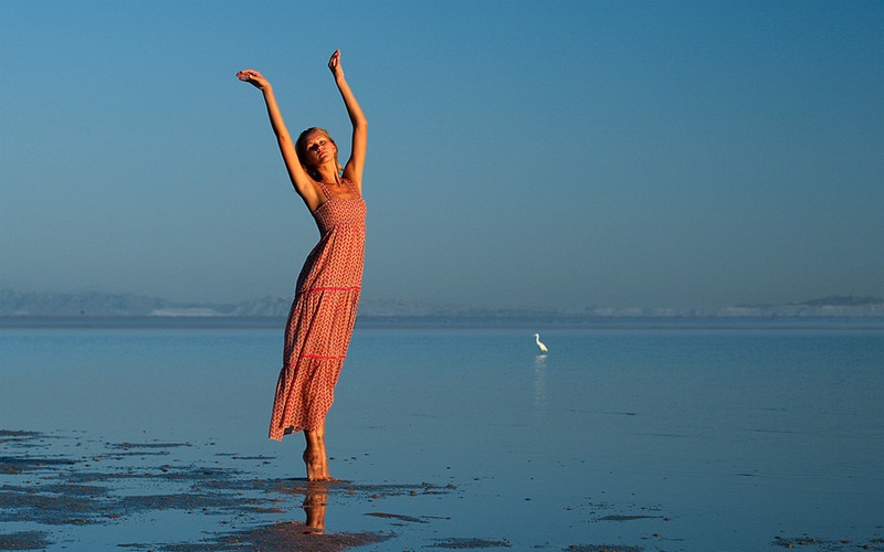 Фото Девушка стоит в воде, фотограф Виталий Сокол