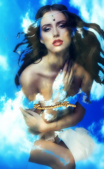 Фото Девушка на фоне неба в облаках, Дыхание Души