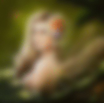 Фото Девушка-фея с цветами в волосах, смотрит на бабочку