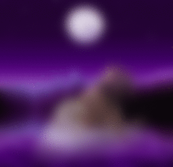 Фото Ночное небо, в котором видны луна и звезды, а также обнаженная девушка на фоне озера и леса