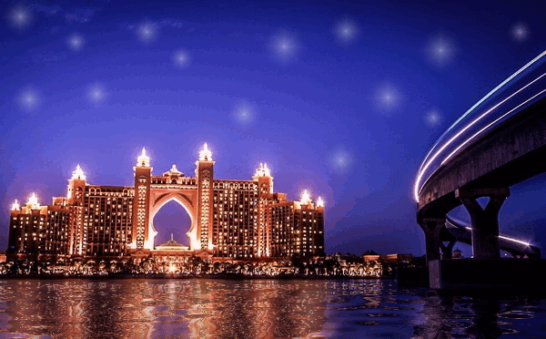 Фото Отель Атлантис, Дубай, ОАЭ / Atlantis Hotel, Dubai, UAE, живая вода, мост, звезды мерцают на небе