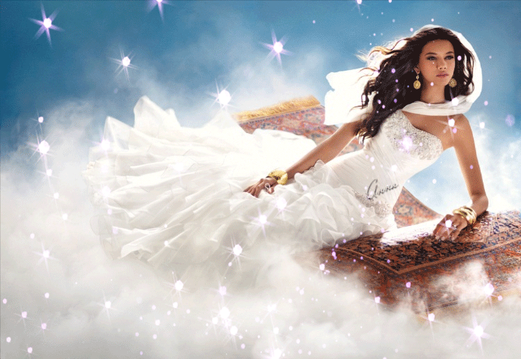 Фото Девушка в свадебном платье принцессы Жасмин / Jasmine летит сквозь облака на ковре-самолете, линия свадебной компании Альфред Анжело / Alfred Angelo под названием Сказочные свадебные платья от Диснея / Disney Fairytale Wedding Dresses