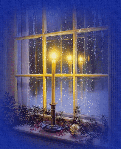 Фото Новогодняя свеча стоит у заснеженного окна, а рядом еловая веточка и шишки