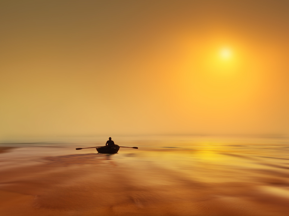Фото Человек в лодке на фоне заката, фотограф atit