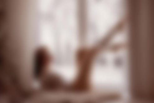 Фото Полуобнаженная девушка сидит на подоконнике окна, ву Raft & LEA