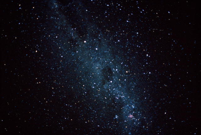 Фото Ночное небо со звездами и туманностью