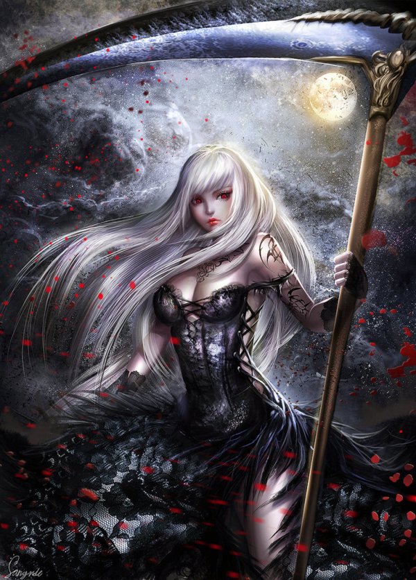 Фото Светловолосая девушка в черном платье стоит на фоне ночного неба и держит в руке косу от которой отлетают капли крови