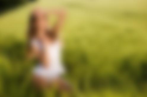 Фото Девушка стоит в поле, by Baronique