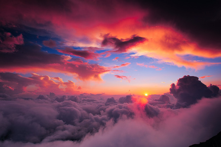 Фото Закатное небо с густыми белыми облаками