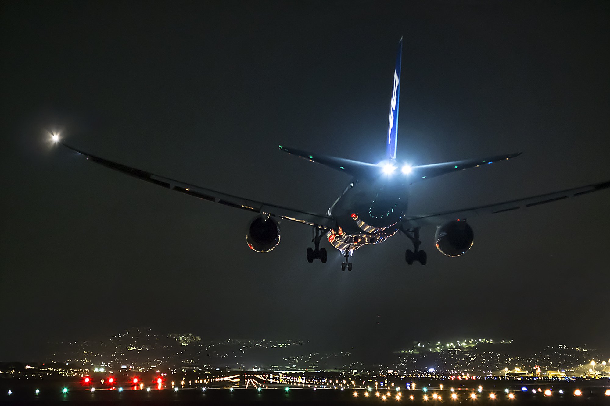 Фото Самолет над ночным городом, ву Azul Obscura