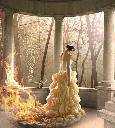Фото Девушка в горящем платье в беседке с колоннами рядом с волшебной лампой, by Juli-SnowWhite