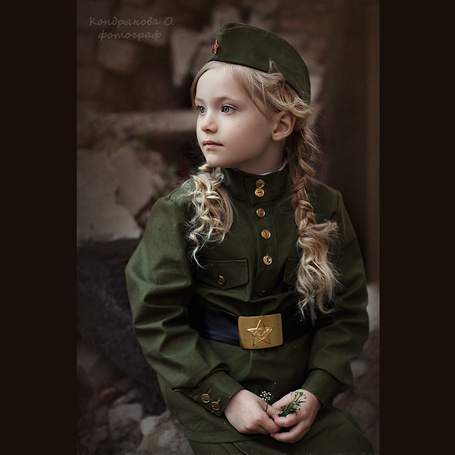 Фото Девочка Анастасия в военной форме, фотограф Кондрякова Оксана Анастасия