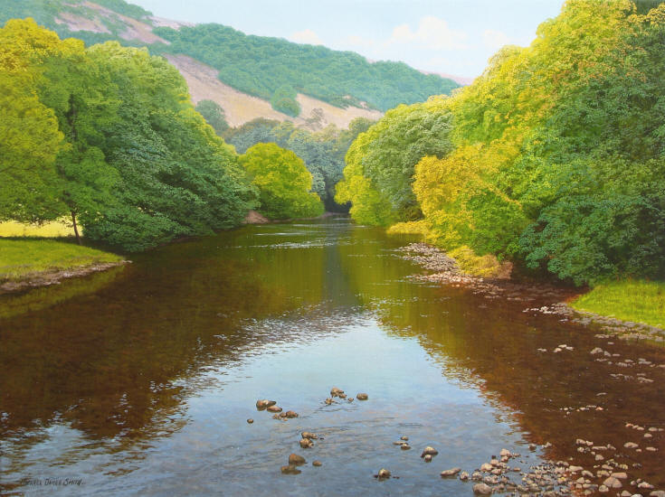 Фото Река текущая мимо холмов и деревьев, художник Майкл Джеймс Смит