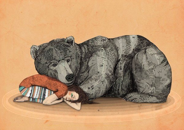 Фото Медведь положил голову на девушку свернувшуюся калачиком. художник Sandra Dieckmann