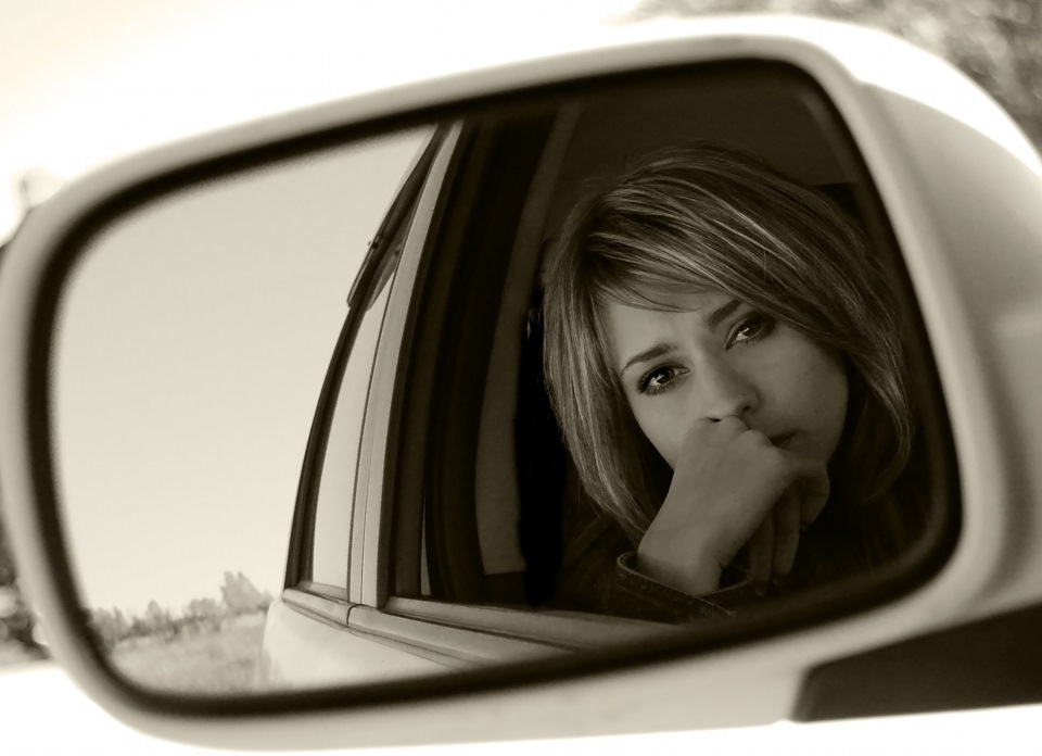 Фото из окна машины девушки