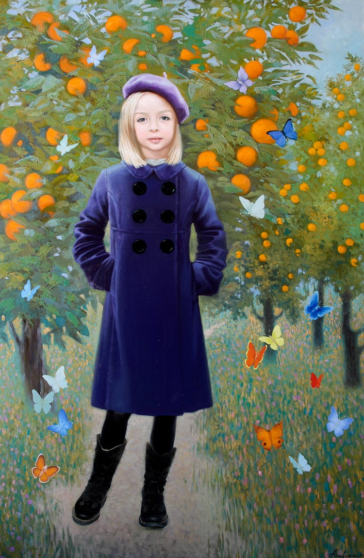 Фото Девушка в синесиреневом пальто и берете стоит в окружении бабочек, художник Александра Недзвецкая