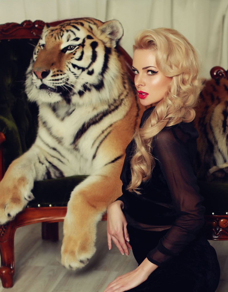 Фото Модель Яна Вейман с тигром, фотограф Андрей Козлов