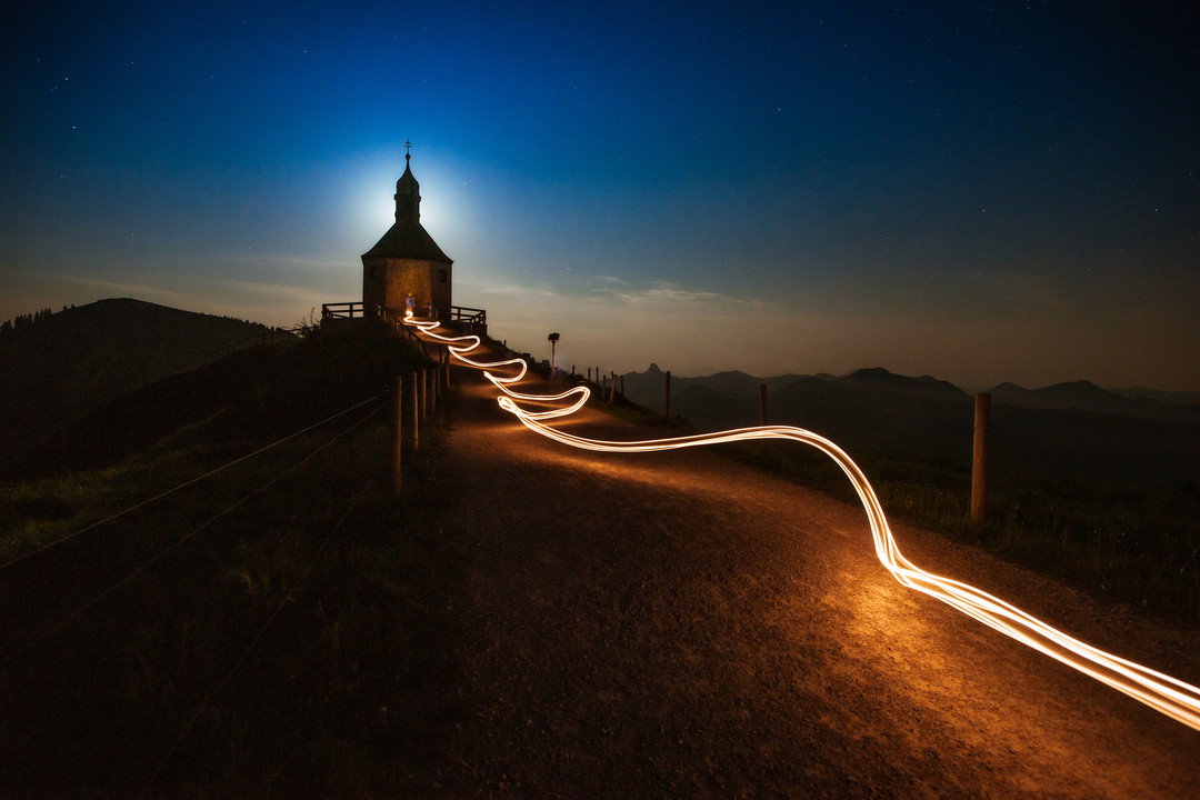 Фото Свет от фонаря в руках ребенка, ведет к храму на вершине холма, by Stefan Thaler