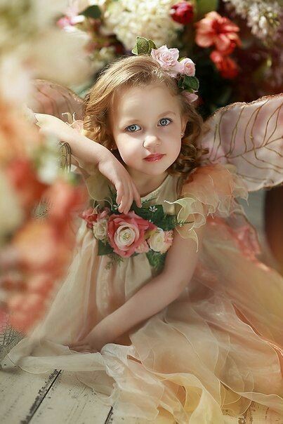 Фото Девочка в платье феи с крылышками и цветами, фотограф Наталья Законова
