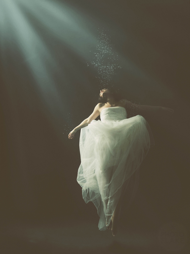 Фото Девушка в белом платье под водой, by photoflake