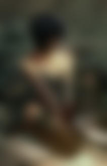 Фото Темноволосая девушка держит двумя окровавлеными руками меч возле которой лежат монстры на фоне комнаты / by Jeff Simpson