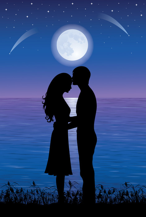 Фото Влюбленные у моря на фоне полной луны