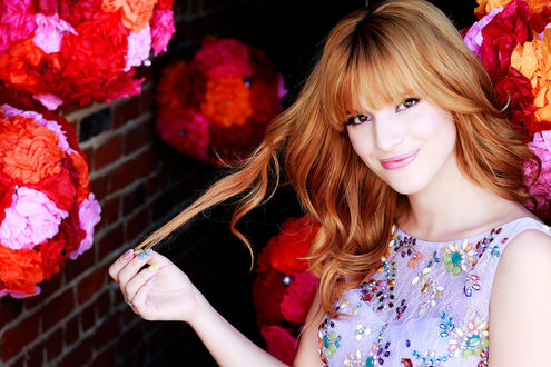 Фото Белла Торн / Bella Thorne, с длинными рыжими волосами