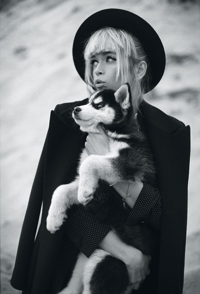 Фото Вера Брежнева обнимает щенка хаски, by Vasilina Vrublevskaya