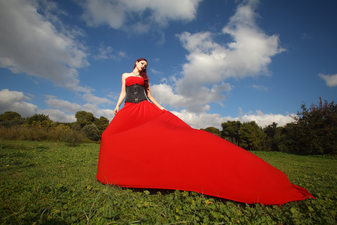 Гагарина в красном платье