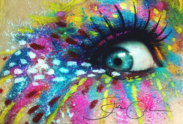 Фото Цветной макияж глаза, с разноцветными брызгами и белыми точками