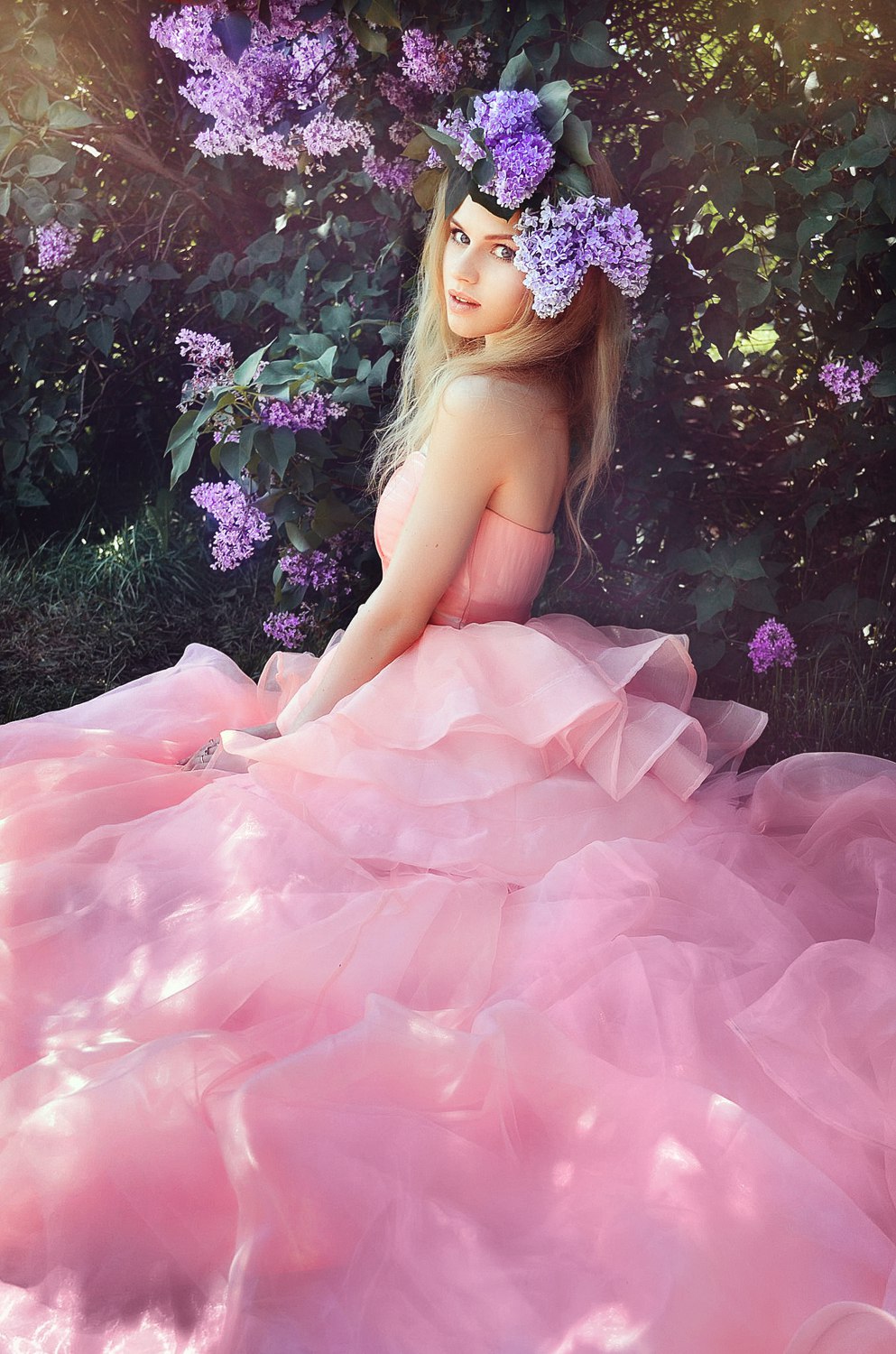 Розовое воздушное платье