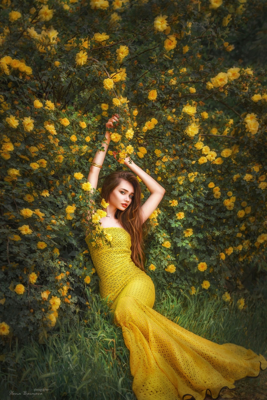 Желтое платье в цветок