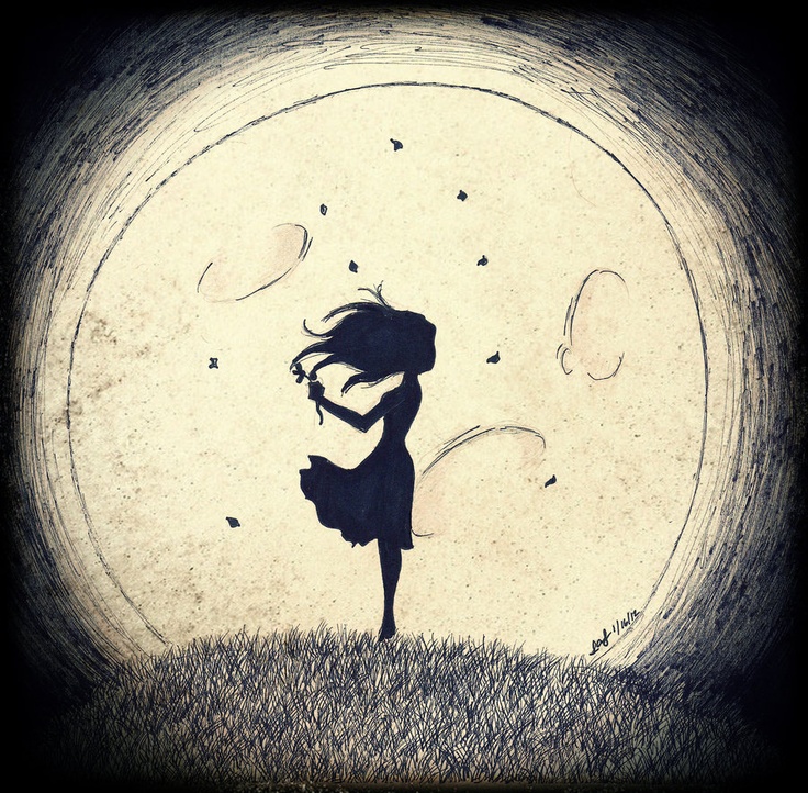 Фото Девушка в платье с цветком в руке стоит под луной на ночной полянке