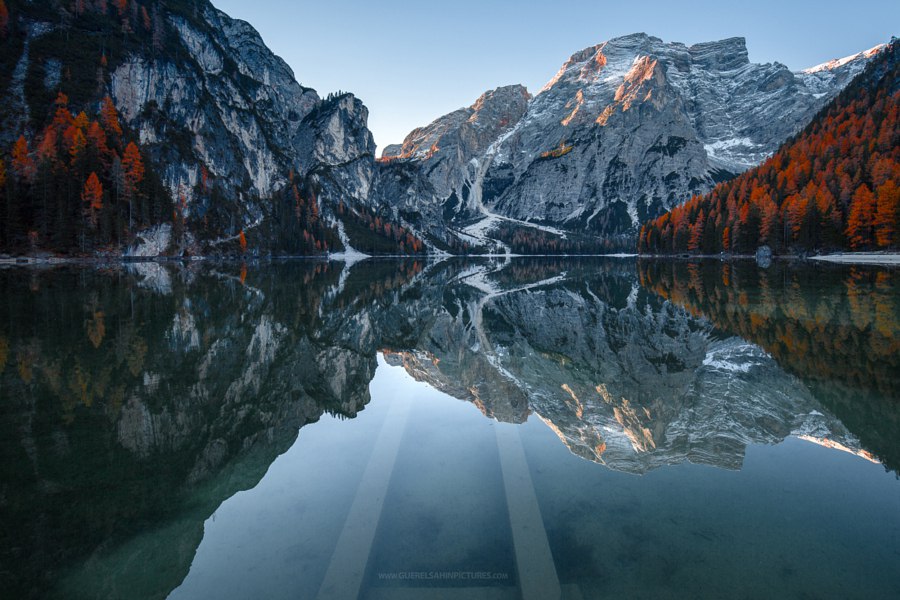 Фото Река на фоне осенних деревьев и заснеженных гор, Италия / Italy, by guerel sahin