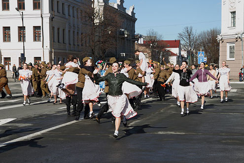 Фото по запросу Девушка солдат